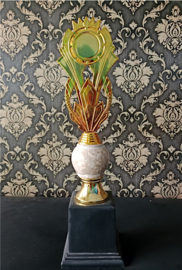trophy piala plastik marmer untuk event kampus tahunan